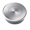 Runder, silberfarbener Magnet mit metallischer Oberfläche und verbreitertem Rand.