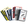 Verschiedene Klemmmappen in verschiedenen Farben, mit einer sichtbaren Verpackung und Clip.