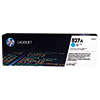 HP Toner 827A in cyan, verpackt in einer langen, schmalen Box.