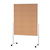 Doppelseitige Moderationstafel aus Kork auf mobilem Gestell mit vier Rollen.