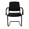 Schwarzer Besucherstuhl mit Armlehnen und einem stabilen Gestell aus Metall.