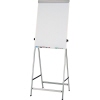 Flipchart mit weißer Schreibfläche und klappbarem Ständer aus Metall.