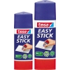 Zwei tesa® Easy Stick® Klebestifte in unterschiedlichen Größen mit farbiger Verpackung.