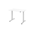 Höhenverstellbarer Schreibtisch mit weißer Tischplatte und grauen Füßen, Ansicht von vorne.