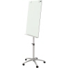 Mobiles Flipchart aus Glas auf einem fahrbaren Standfuß.