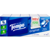 Paket mit Tempo Papiertaschentüchern in blauer Verpackung, sichtbar mit dem Markennamen.
