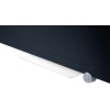 Schwarzes Glasboard mit transparenter Markerablage als Anwendungsbeispiel.