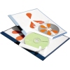 CD/DVD-Hülle mit Schutzvlies, oben offen und Verschlussklappe, enthält zwei CDs.