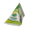 Mini-Tetraeder mit Arla H-Milch in einer spitzen, dreieckigen Verpackung.
