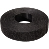 Schwarzes Klettband auf Rolle, 20 mm breit und 5 m lang, für flexible Kabelorganisation.