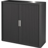 Anthrazitfarbener Rollladenschrank mit zwei Türen und lamellenartigen Rollläden.