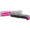 Magenta Toner TK-5205M in Originalverpackung, seitliche Ansicht des Produkts.