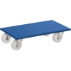 Blauer Transportroller mit Rutschschutzbelag und vier weißen Lenkrollen.