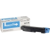 Cyanfarbener Kyocera Toner TK-5160C neben der Verpackung auf weißem Hintergrund.