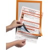 Oranger Magnetrahmen für DIN A4 Dokumente, zeigt das Einlegen von Inhalten mit Hand.