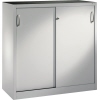 Lichtgrauer Werkzeugschrank mit zwei Schiebetüren und ergonomischen Griffen.