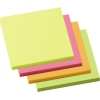 Vier Block Haftnotizen in Gelb, Pink, Orange und Grün, übereinander gestapelt.