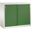Lichtgrauer Schiebetürenschrank mit zwei grünen Türen und ergonomischen Griffen.