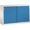 Lichtblauer Schiebetürenschrank mit zwei Türflügeln und einem weißen Korpus.