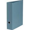 Blauer Ordner mit geradlinigem Design und Ringmechanik von der Seite betrachtet.