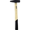Schlosserhammer mit geschweiftem Stiel in Holz und schwarzer Farbverzierung.
