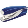 Blaues Leitz Heftgerät NeXXt 5522 mit Drehamboss und Direct Impact Technology.