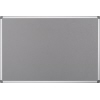 Graue Pinnwand mit feuerhemmendem Filzbezug, quadratische Form und Aluminiumrahmen.