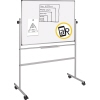 Mobile Weißwandtafel mit Aluminiumrahmen, auf einem Rollgestell und mit Notizen am oberen Rand.