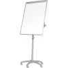 Mobiles Flipchart auf Rollen mit verstellbarer Halterung und großer, leerer Schreibfläche.