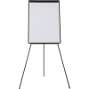 Mobiles Flipchart mit verstellbarer Papierhalterung und stabilen Beinen.