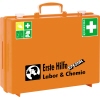 Oranger Erste-Hilfe-Koffer mit dem Aufdruck "Erste Hilfe SPEZIAL Labor & Chemie" und Symbolen.