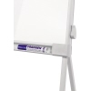 Flipchart mit einer Schnellwechselhalterung und Einstellmechanismus für die Höhe.