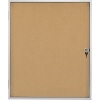 Schaukasten mit Schlüsselverschluss und Korkoberfläche für DIN A4-Formate.