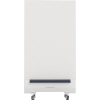 Mobiles, doppelseitiges Whiteboard mit Rollen und Ablageleiste in minimalistischer Designoptik.