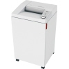 Weißer Aktenvernichter mit Bedienfeld und Rädern, aus der Seitenansicht abgebildet.