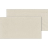 Kompakter, helle Briefumschlag ohne Fenster in Vorder- und Rückansicht.