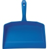 Blaue Kehrschaufel mit breitem Rand und ergonomischem Griff.