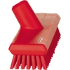 Roter Schrubber mit Wasserdurchlauf, geeignet für die Reinigung in der Lebensmittelindustrie.