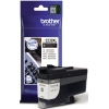 Schwarze Brother Tintenpatrone LC-3239XL-BK in Verpackung neben Tintenpatrone.