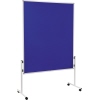 Moderationstafel in blau mit festen Füßen und ohne Klappmechanismus, auf Rollen.