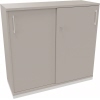 Schiebetürenschrank in silberaluminium und lichtgrau mit einem Schubfach und zwei Türen.