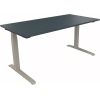Schreibtisch in silberaluminium und lavagrau, Maße 1.600 x 645-1.275 x 800 mm.