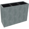 Blumentopf aus Beton in hellgrauer Farbe mit drei Fächern, Maße 106,2 x 80 x 38 cm.