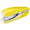 Gelbes, kompaktes Heftgerät mit glatter Oberfläche und silberner Unterseite.