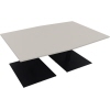Konferenztisch in anthrazit-metallic und lichtgrau mit zwei quadratischen Füßen.