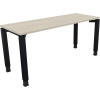 Schreibtisch in heller Akazienoptik mit anthrazitfarbenen Vierfußgestell, 160 cm breit.