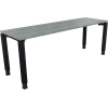 Schreibtisch in hellgrauem Betonlook mit schwarzen Vierfußbeinen, Maße 2000 x 680-820 x 600 mm.