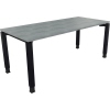 Schreibtisch mit hellgrauer Platte und quadratischen, anthrazitmetallischen Beinen.