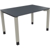 Schreibtisch in lavagrau mit vier quadratischen Aluminiumfüßen, Maße 1.200 x 680-820 x 800 mm.