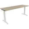 Schreibtisch in Eiche natur mit verkehrsweißen Flachfüßen, Maße 1800 x 650-850 x 600 mm.